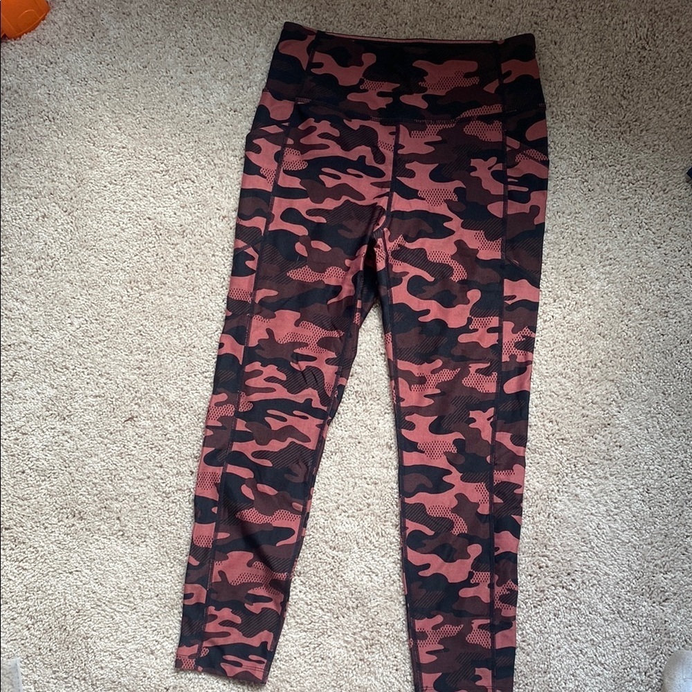 Calvin Klein Performance Wick Capri Camo Leggings